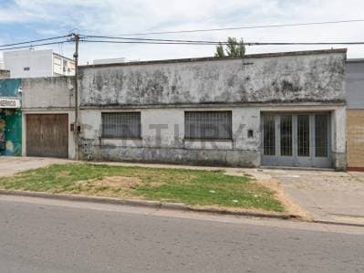 Casa a refaccionar sobre lote de 10 x 40m - Principal