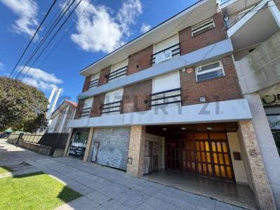 VENTA DEPARTAMENTO SOBRE AVENIDA - Principal