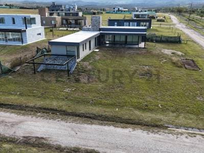 Casa 240 m2 - 3 DORM. 3 BAÑOS A ESTRENAR en Puerto del Águila Country | ENTREGA Y CUOTAS - Principal