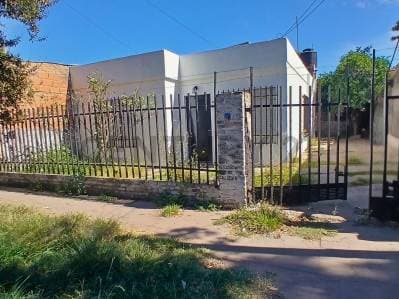 Venta Casa de 2 Dormitorios con jardín en Villa Diego - Principal