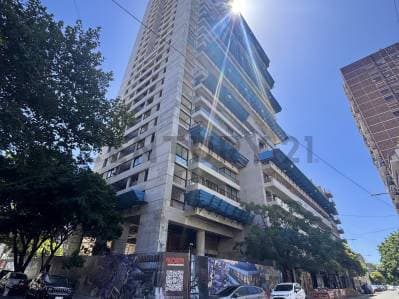 Departamento 4 ambientes con dependencia a estrenar en venta en el complejo Palacio Roccatagliata - 2
