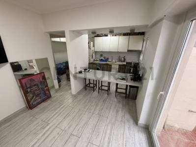 Departamento 2 ambientes reciclado con gran terraza propia en La Perla - 2