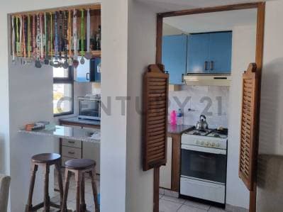 Departamento de 2 dormitorios, cochera y terraza propia en el casco. - 3