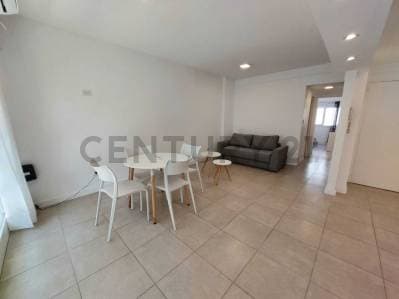 Venta departamento dos ambientes al frente c/ balcon. Zona Plaza Colon - 2