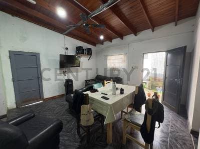 Casa con Local al Frente en Venta en Berisso - 2