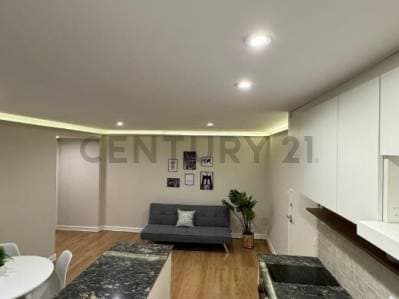 Venta Departamento 2 ambientes contrafrente. Totalmente reciclado a estrenar. Zona Plaza Colón - 2