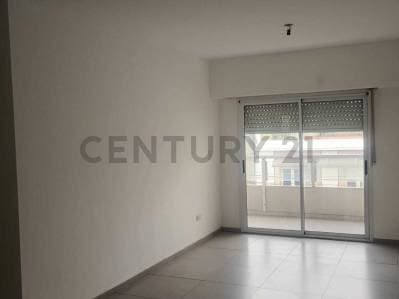 Venta departamento 3 ambientes con cochera en Santos Lugares - 2