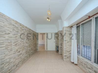 VENTA CASA 4 AMB + OFICINA CON COCHERA EN CASEROS PERMUTA - 5