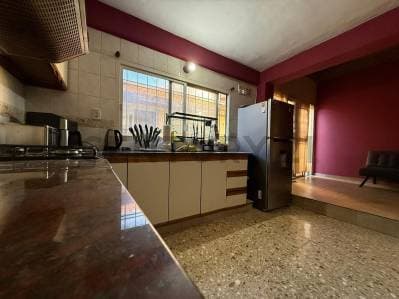 VENTA CASA 3 AMBIENTES EN LANÚS CON COCHERA Y QUINCHO - 3
