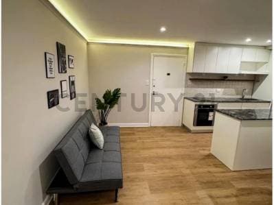 Venta Departamento 2 ambientes contrafrente. Totalmente reciclado a estrenar. Zona Plaza Colón - Principal