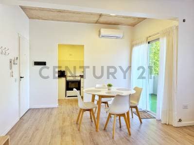 Venta de departamento un dormitorio con cochera - 2
