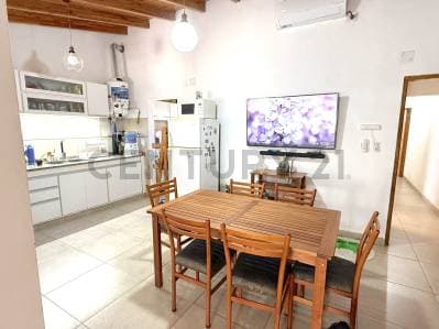 Casa 2 dormitorios, cochera y patio pequeño con asador. MB zona VENADO TUERTO - Principal