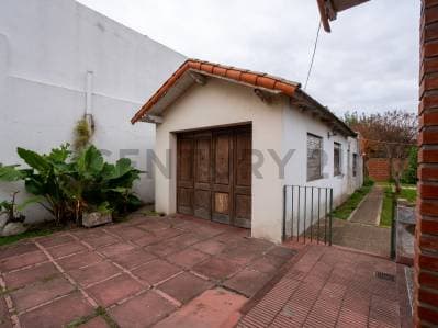Lote con casa a demoler - Principal