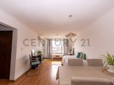Departamento en venta La Plata, 1 dormitorio con balcón y cochera. Alquilado. Ideal inversión. Call - 5