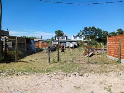 Casa en construcción en City Bell, con lote de 10x30 - Principal