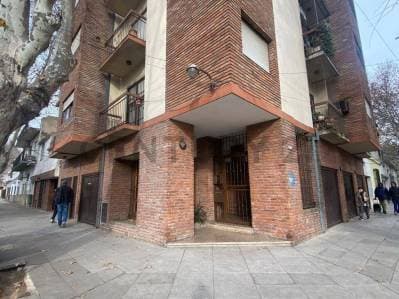 Venta Departamento 4 ambientes con dependencia/escritorio APTO CREDITO - Caseros, Tres de Febrero. - Principal