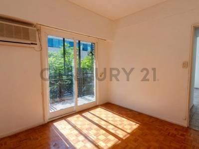 VENTA | 3 AMBIENTES CON DEPENDENCIA EN ALMAGRO | MUY LUMINOSO CON BALCÓN - 4