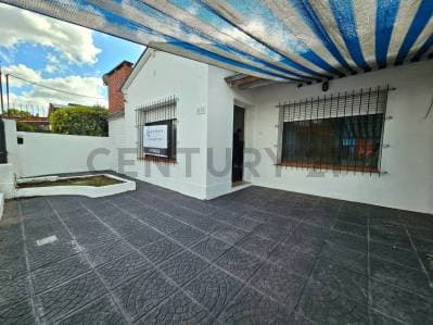 Oportunidad! Casa con jardín en Tigre! - 3