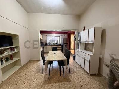 VENTA CASA 3 AMBIENTES EN LANÚS CON COCHERA Y QUINCHO - 4