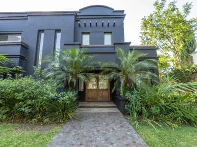 OPORTUNIDAD! Bajo de Precio ! Exclusiva casa en cul de sac en Venta 5 ambientes, en La Alameda , Nor - 3