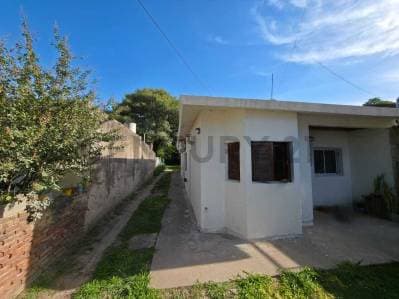 Retasada !!! EN VENTA - CASA 2 DOMITORIOS - CARCARAÑA - 390 M2 - 2