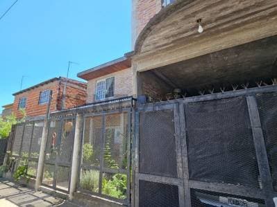 Venta Casa multifamiliar 2 pisos 6 amb F. Varela ( permuta por vehiculo) - Principal