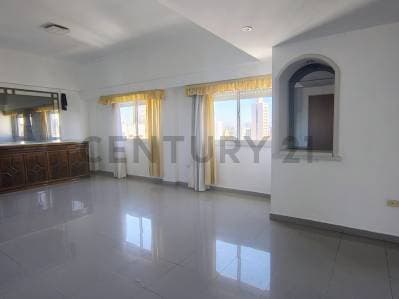 Piso en Alquiler - 45 e/ 9 y 10 - 3 dormitorios - 2 cocheras - calefacción central- - 5