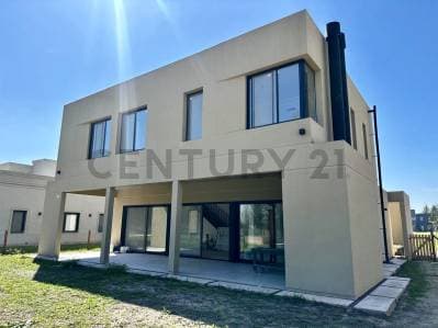 CASA EN VENTA 4 AMBIENTES LAGOS DE SAN ELISEO - 3