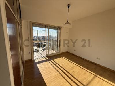 VENTA DEPARTAMENTO 3 AMBIENTES CON BALCON-COCHERA CUBIERTA-APTO CREDITO- DESOCUPADO - Principal