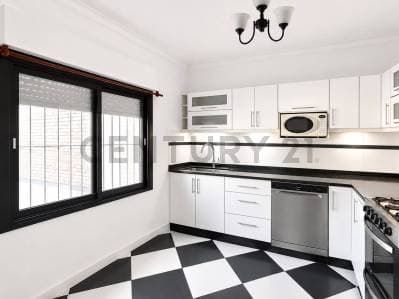 Venta Casa 6 Ambientes sobre Lote de 600 m² | Pileta | Garage para 3 Autos | A 1 Cuadra del Acceso O - 4