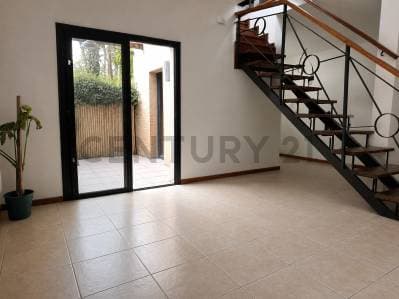 CASA DE CATEGORÍA EN ALQUILER EN CONDOMINIO LA ESQUINA – A PASOS DE HIGHLAND - 2