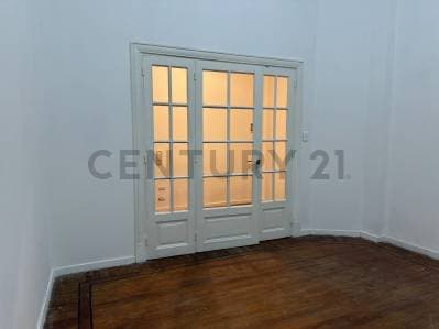 DEPARTAMENTO EN VENTA 2 AMB EN SARMIENTO Y URUGUAY VARIOS DESTINOS - Principal