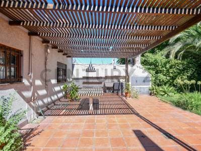 CASA EN VENTA EN LA PLATA DE 2 DORMITORIOS CON PATIO - Principal