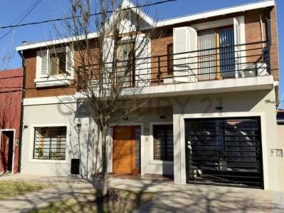 CASA VENTA 5 AMBIENTES SAN VICENTE CENTRO - Principal