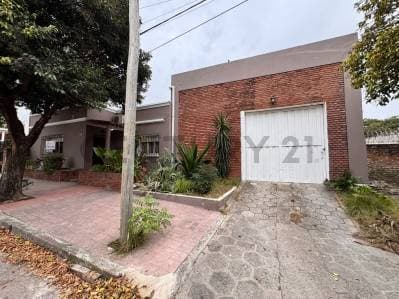 VENTA GALPON + CASA 3 DORM BARRIO PARQUE CAPITAL - Principal