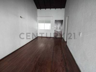 Casa de 2 Dormitorios Reciclada en Venta en Barrio Monasterio - 5