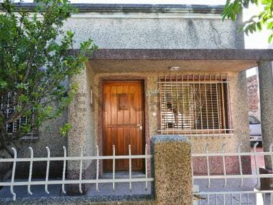 VENTA DE CASA 3 AMBIENTES CON PATIO Y COCHERA EN LOMAS DE ZAMORA - Principal
