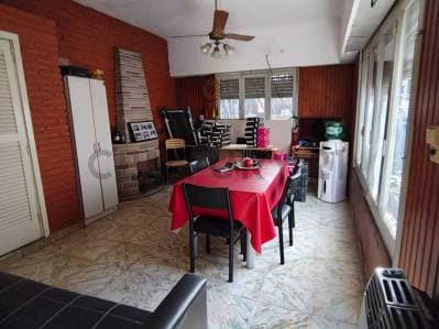 10 ENTRE LISBOA Y MONTEVIDEO BERISSO, 2 CASAS EN BLOQUE EN VENTA . - 5