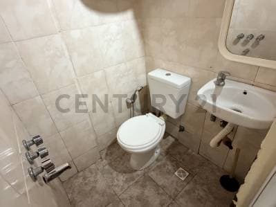 Depto 2 ambientes al frente con balcon- Edificio Historico- - 4