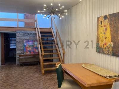 Casa de 5 ambientes con amplio parque, piscina, garage, parrilla, balcón aterrazado y lavadero - 4