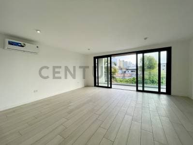 Semipiso de 2 Dormitorios con 2 Cocheras Cubiertas en Venta - 5