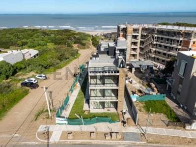 Venta departamento 2 ambientes Mar de Ostende Pinamar con terraza propia - 2