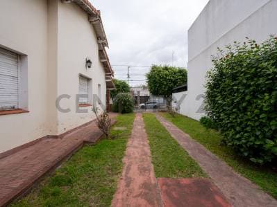 Lote con casa a demoler - 5