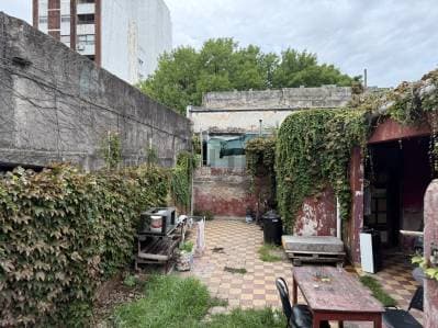 Venta de Casa a refaccionar / Demoler en La Plata - 2