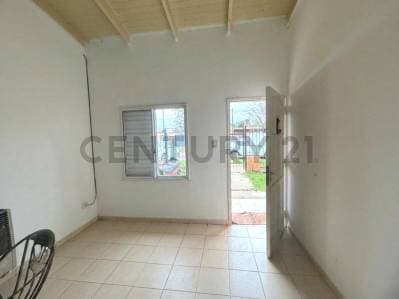 CASA DE 2 DORMITORIOS CON AMPLIO PATIO VERDE. VENADO TUERTO - 5