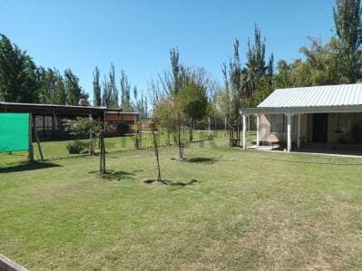 Casa de 100mts2 cubiertos y 1200mts2 de terreno, parrillero piscina, parquizado - Médano de Oro - Principal