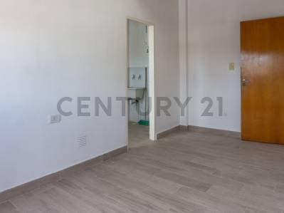 Departamento de 1 dormitorio Reciclado en Venta en La Plata - 2