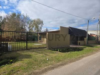 GRAN OPORTUNIDAD DE INVERSION EN LA PLATA!! VENTA DE CASA EN CALLE 5 BIS ENTRE 602 Y 603 - Principal