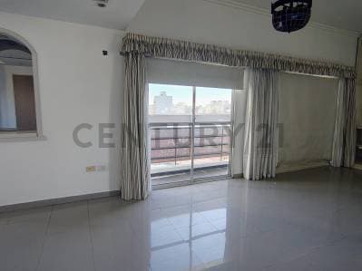 Piso en Alquiler - 45 e/ 9 y 10 - 3 dormitorios - 2 cocheras - calefacción central- - 2