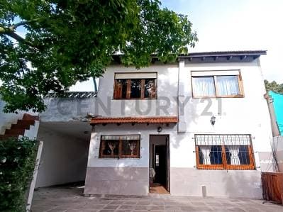 Casa en venta 5 ambientes en San Bernardo cochera y gas natural - Principal